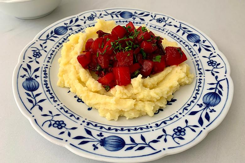 Kohlrabi-Rote Bete-Pfanne mit Kartoffelstampf