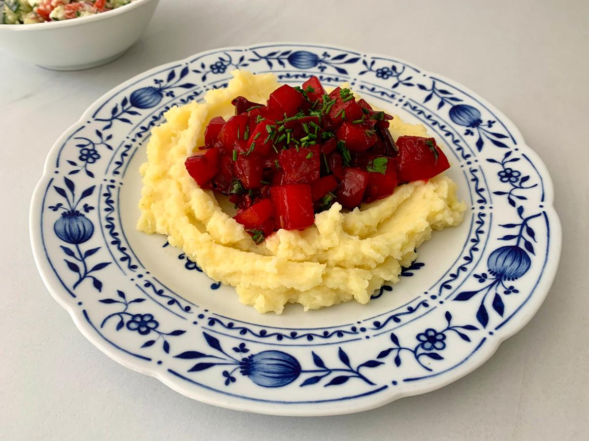 Kohlrabi-Rote Bete-Pfanne mit Kartoffelstampf