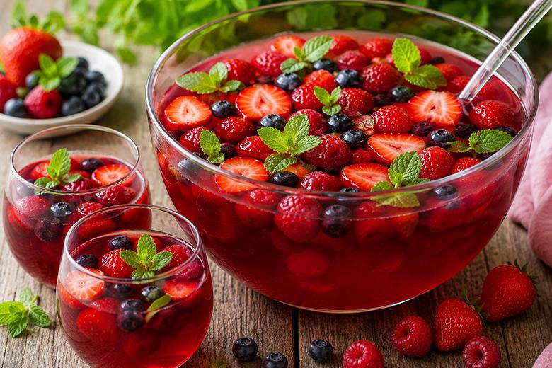 Beeren-Bowle mit Minze