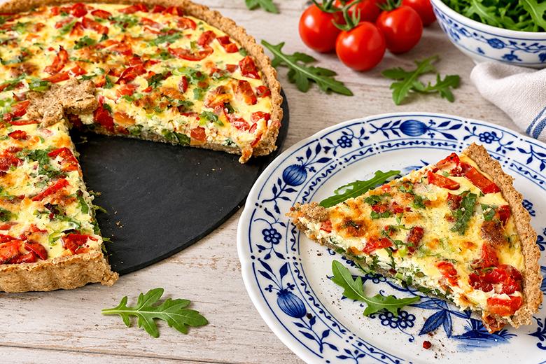 Quiche mit Rucola und Tomaten