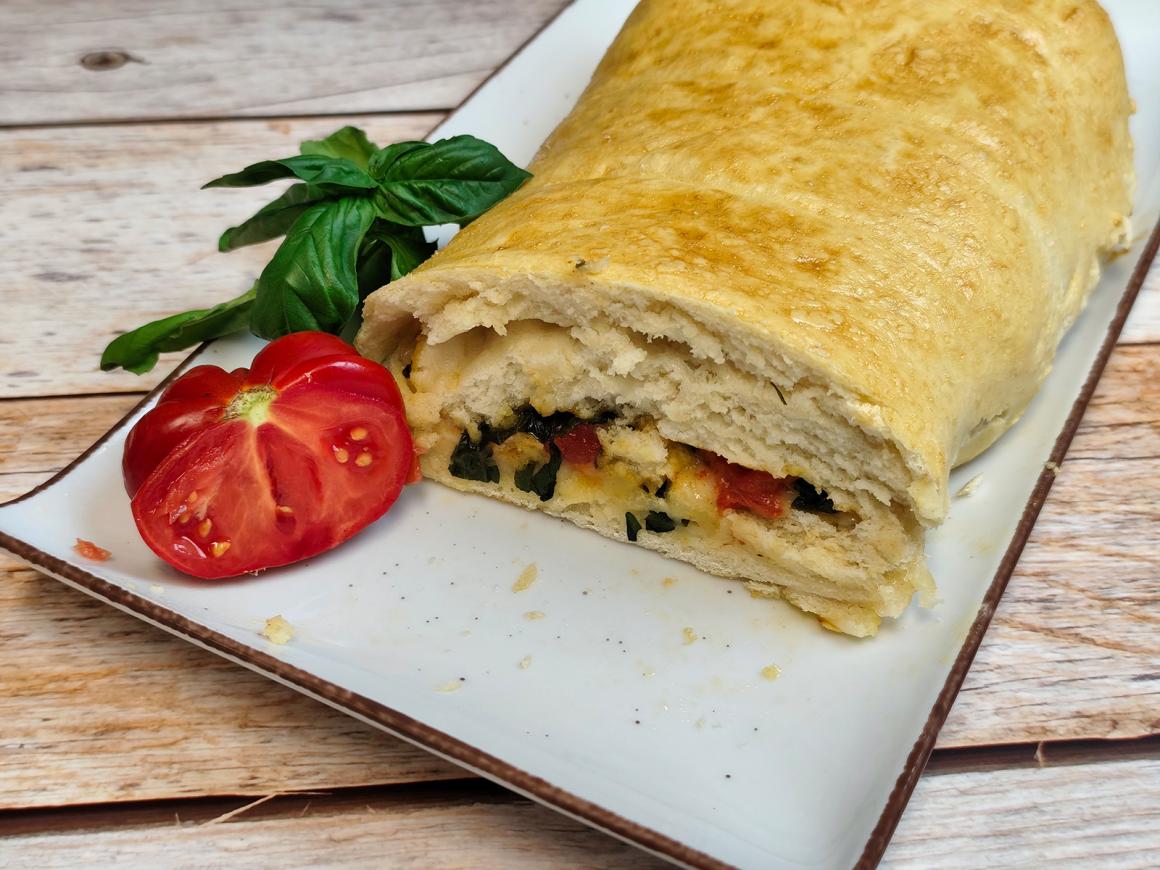Handbrot mit Tomate und Mozzarella