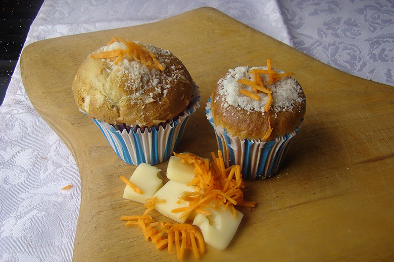 Pikante Muffins mit Käse und Möhren