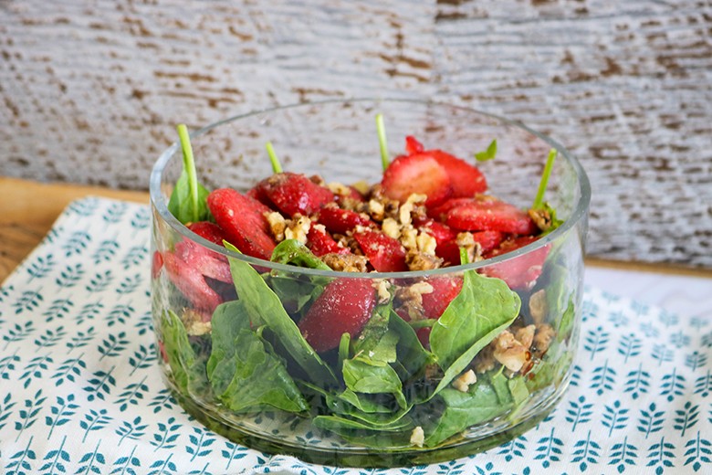 Spinatsalat mit Erdbeeren
