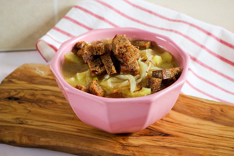 Zwiebel-Brot-Suppe