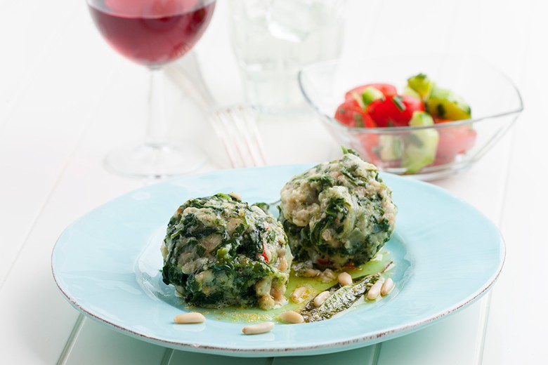 Spinatknödel mit Salbeibutter