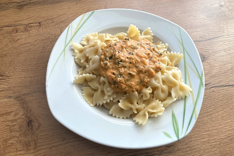Nudeln mit Kräutercreme