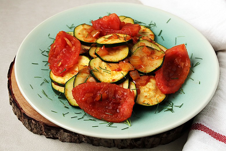 Einfaches Zucchinigemüse