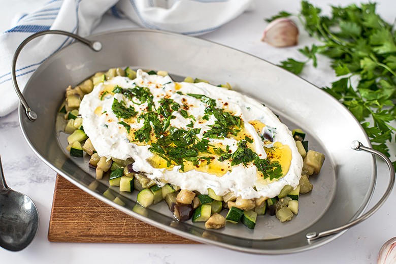 Zucchinigemüse mit Joghurt