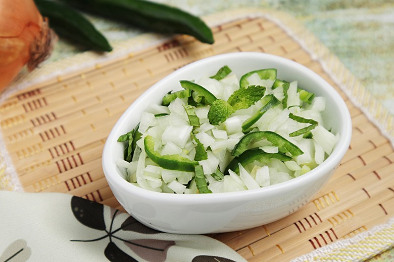 Zwiebel-Chutney mit Chili