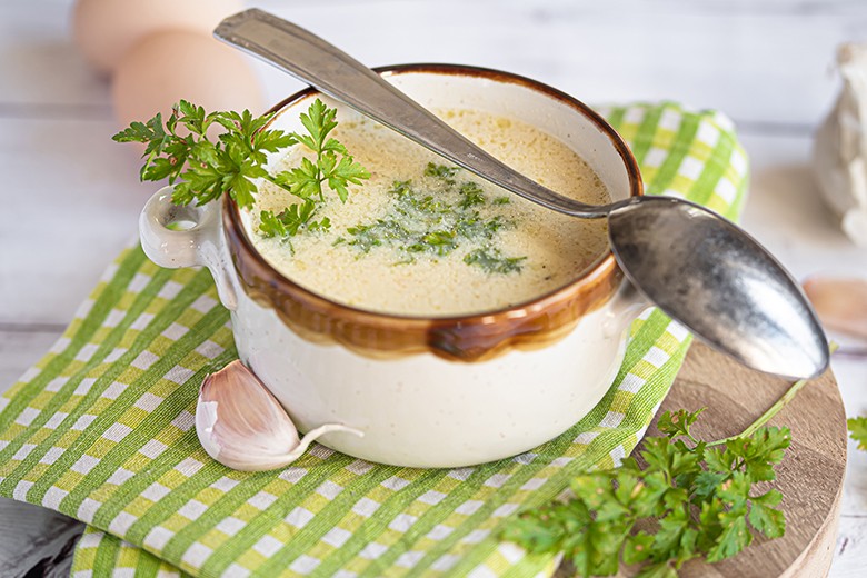 Hühnersuppe mit Ei