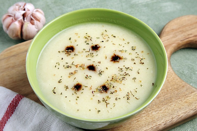 Knoblauchsuppe mit Kartoffeln