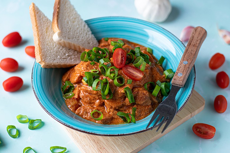 Wurstgulasch mit Tomaten