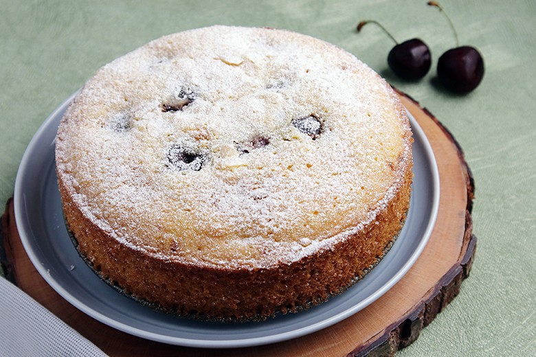 Buttermilchkuchen mit Kirschen