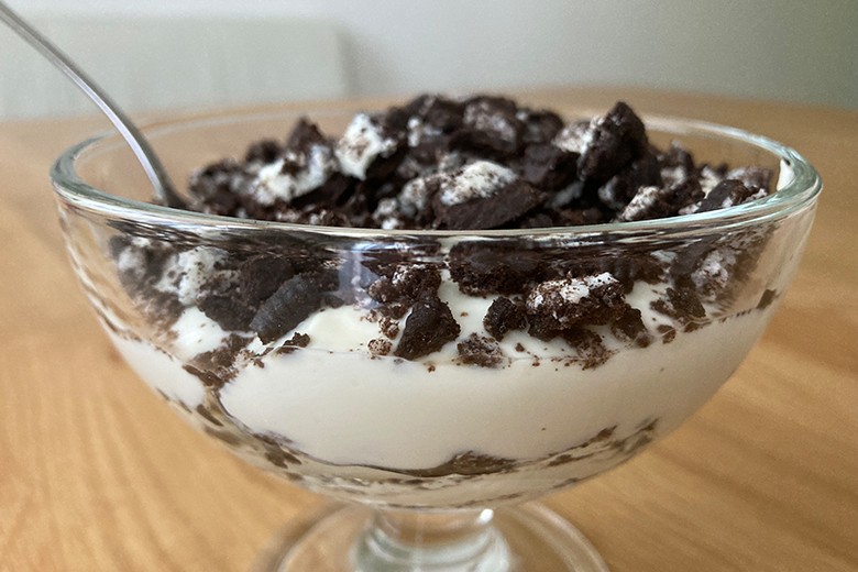 Mascarpone-Frischkäse-Creme mit Oreo-Crumble