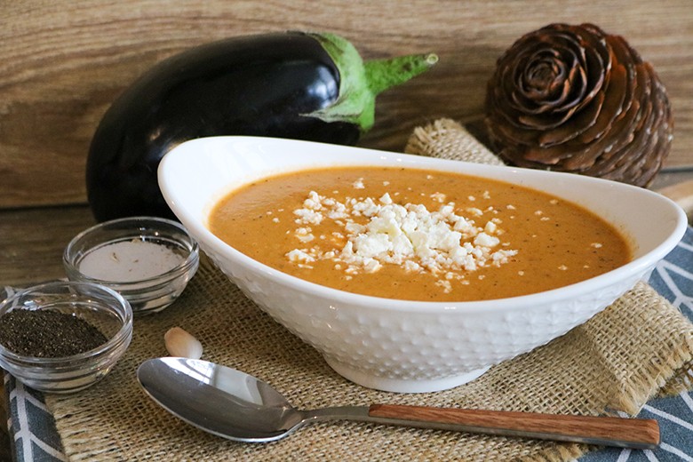 Auberginensuppe mit Schafskäse