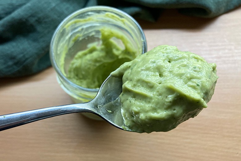 Schnelles Avocadodressing mit Zitrone