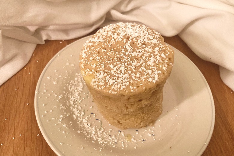 Tassenkuchen mit Apfelstückchen