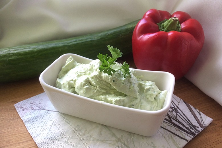 Kräuterdip mit veganem Frischkäse