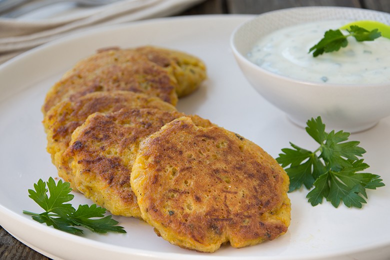 Möhrenpuffer mit Kräuterquark