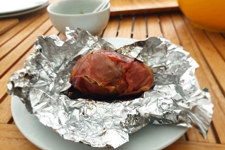 Gegrillte Avocado mit Speck