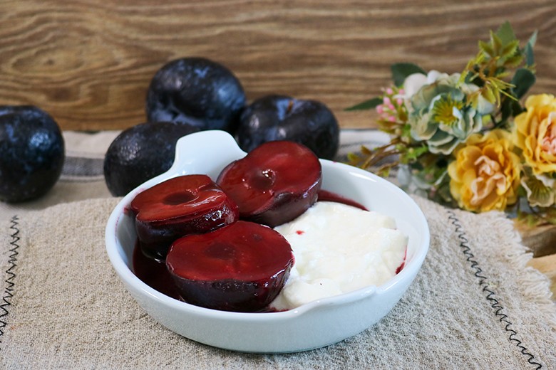 Pflaumengrütze mit Rotwein