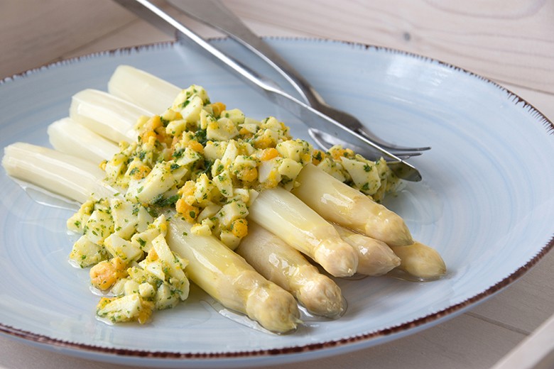 Spargel mit Eiersauce