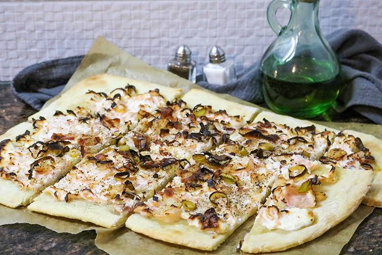 Lauch-Speck-Flammkuchen