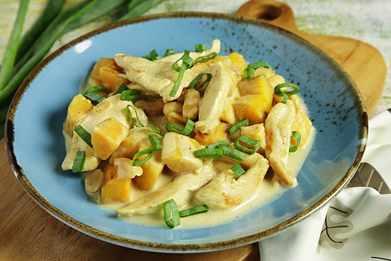 Hähnchenpfanne mit Erdnüssen