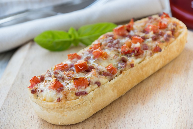 Salami-Pizza-Baguettes
