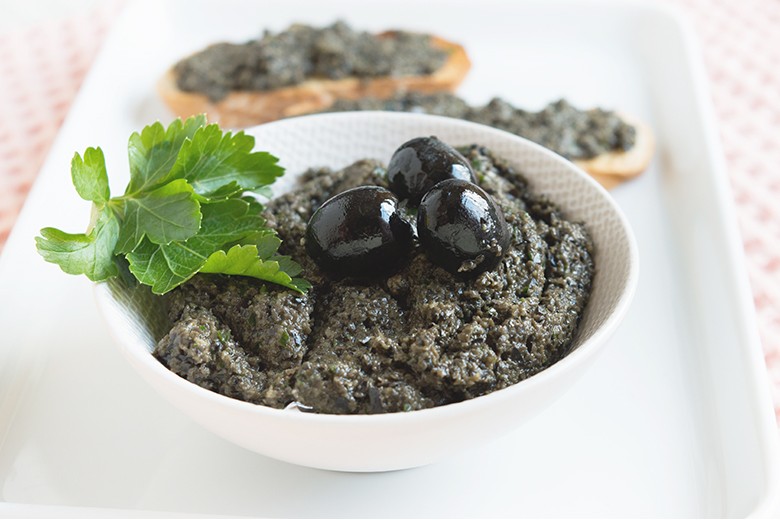 Olivenpaste mit Kapern