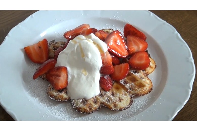 Quarkwaffeln mit Erdbeeren