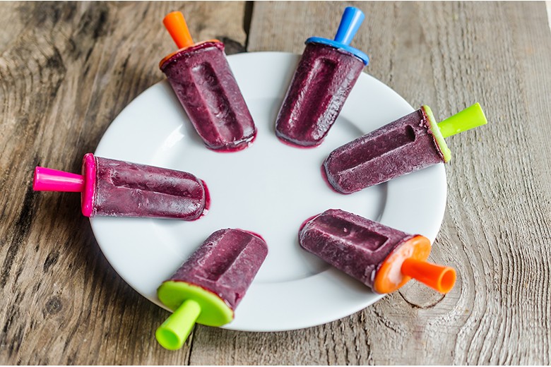 Zuckerfreies Blaubeereis am Stiel