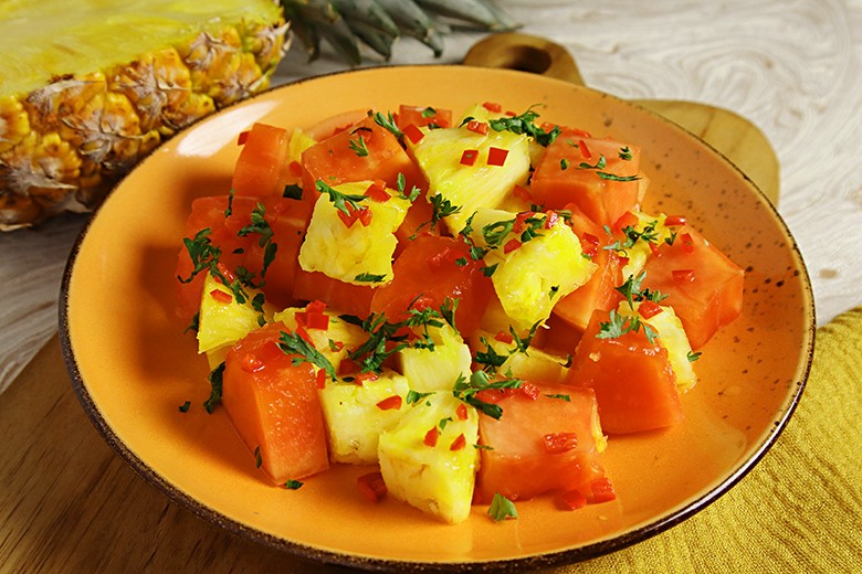 Pikanter Ananas Papaya Salat