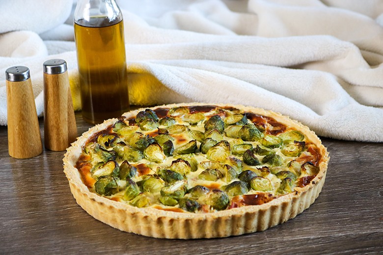 Rosenkohl-Quiche mit Speck und Zwiebeln