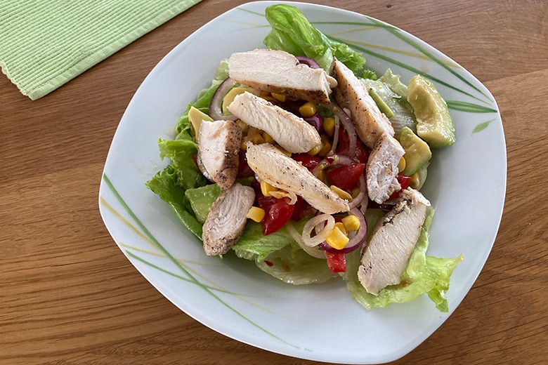 Sommersalat mit Hähnchen