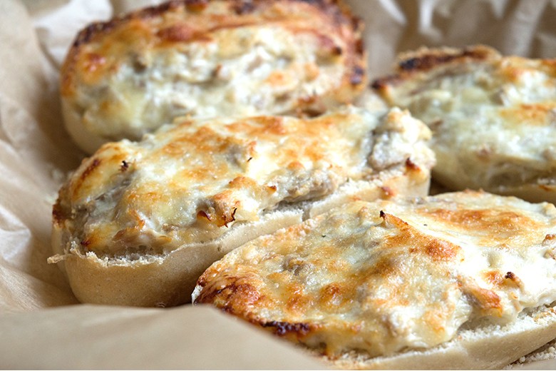 Schmandbrötchen mit Thunfisch