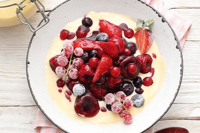 Rote Grütze mit Vanillesauce