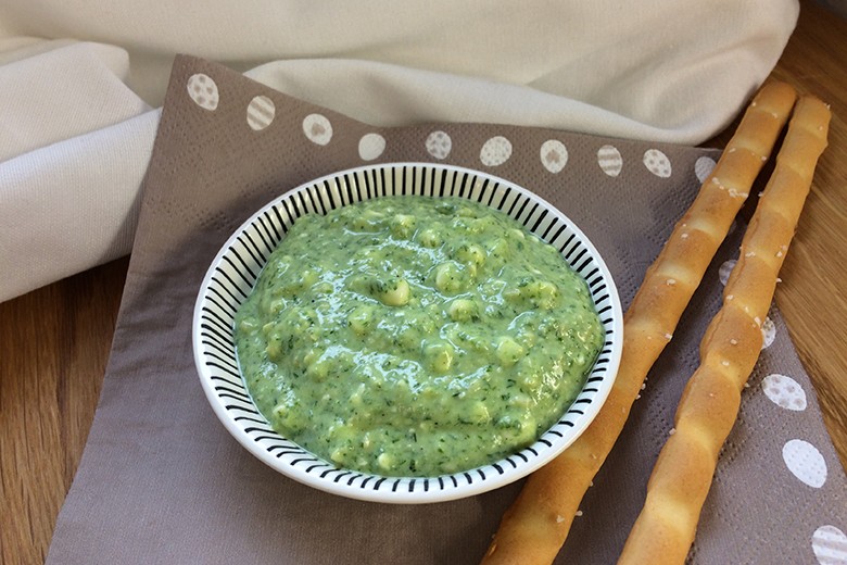 Einfacher Pestodip mit Joghurt