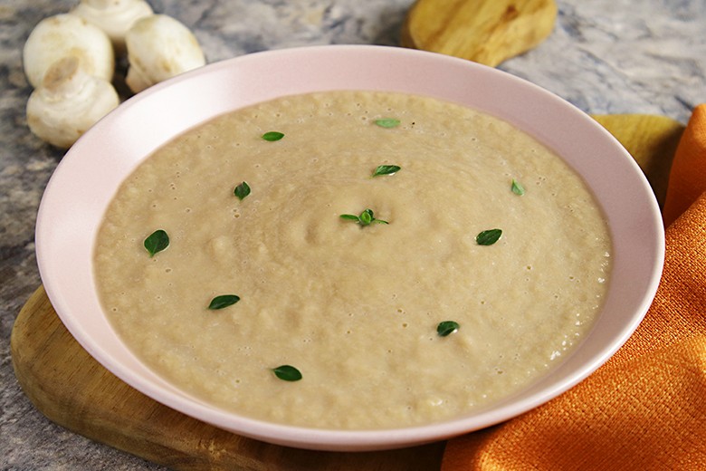 Feine, rohe Pilzcremesuppe