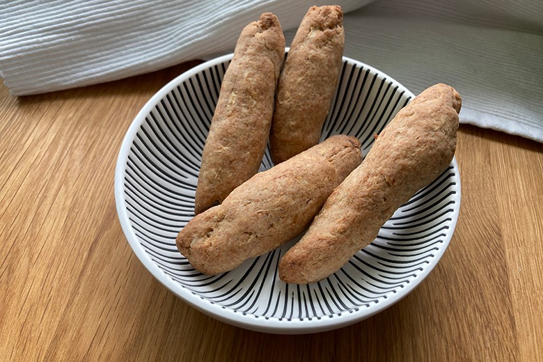 Zuckerfreie Dinkelstangen mit Banane und Apfel