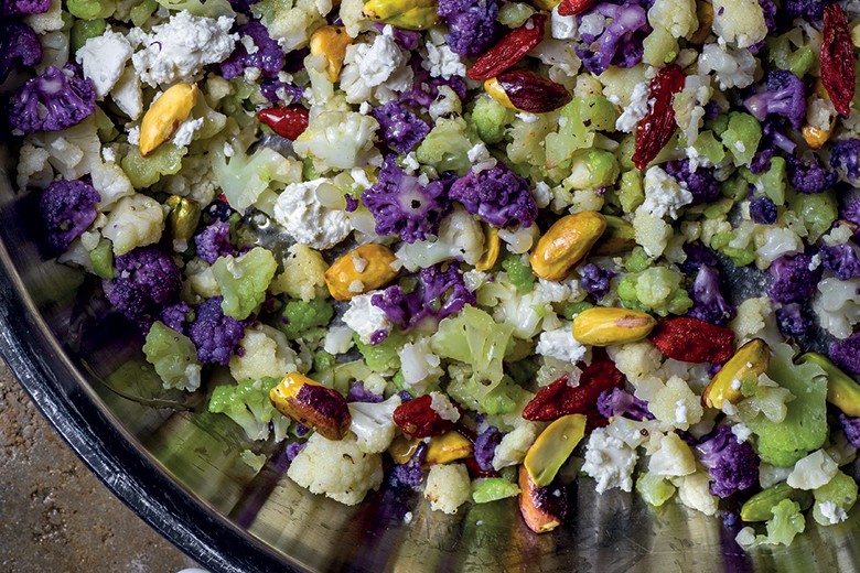 Low Carb-Blütenreis mit Feta und Pistazien
