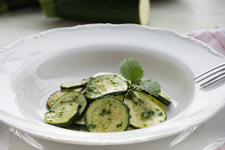 Zucchinisalat mit Minze