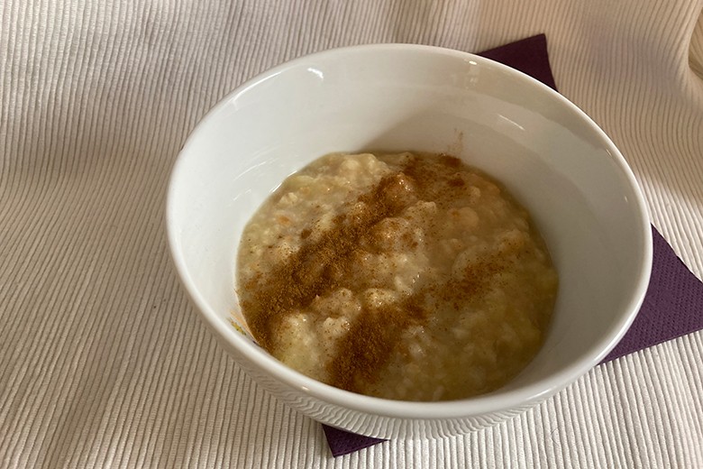 Abendbrei mit Zwieback und Banane