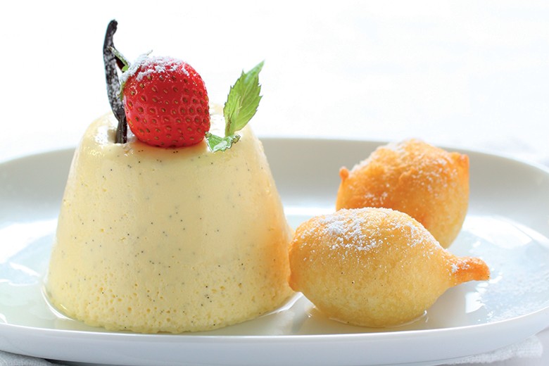 Hollerblütencreme mit gebackenen Mäusen