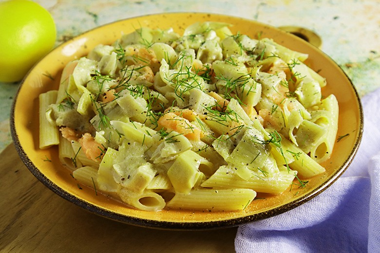 Nudeln mit Artischockensauce und Lachs