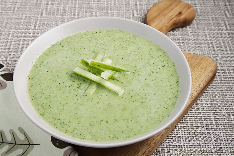 Geeiste Gurkensuppe mit Joghurt