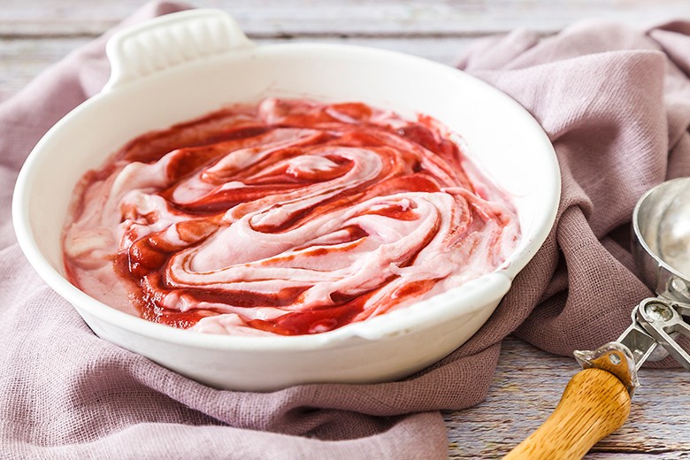 Himbeer-Eiscreme mit Mascarpone