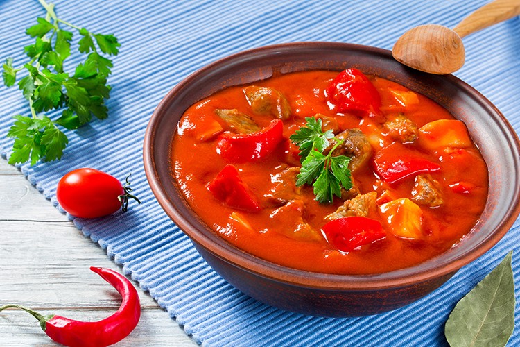 Gulaschsuppe-Gulyásleves