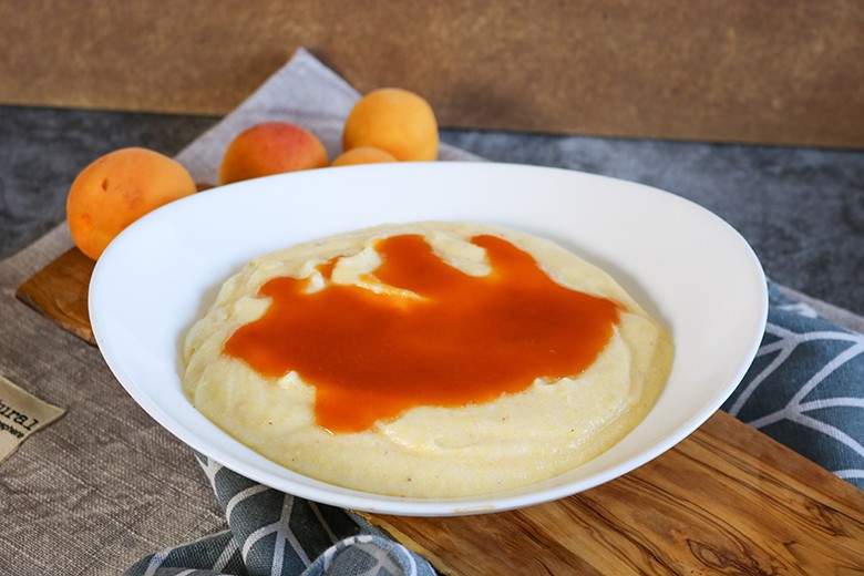 Polenta mit Aprikosenpüree