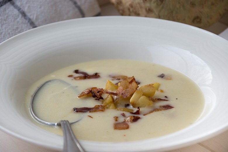 Selleriecremesuppe mit Kartoffeln